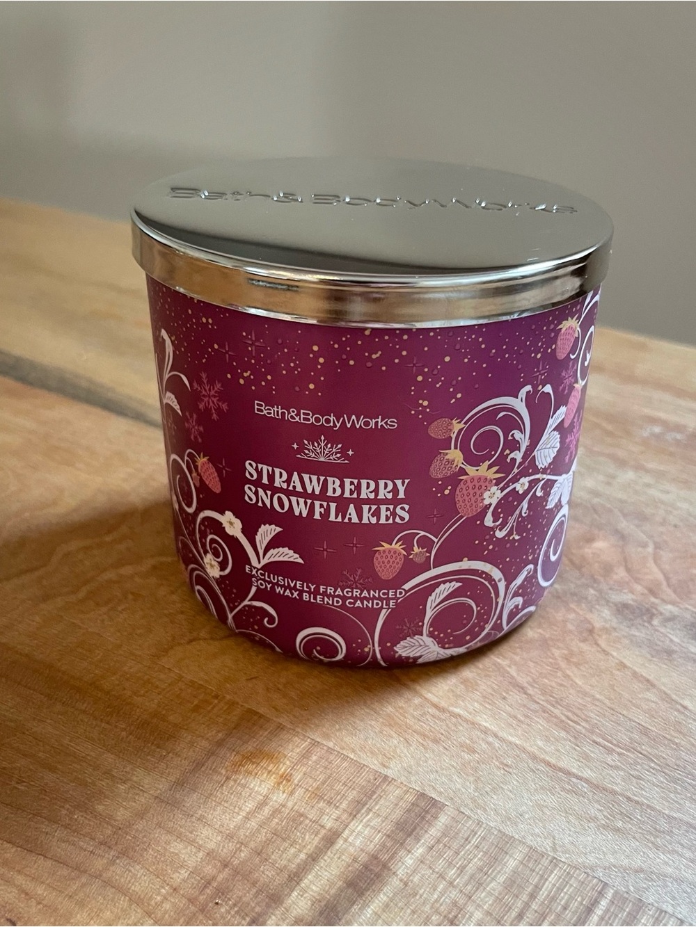 NEW Bath & Body Works Strawberry Snowflakes 3-Wick Soy Wax Blend Candle 14.5 oz